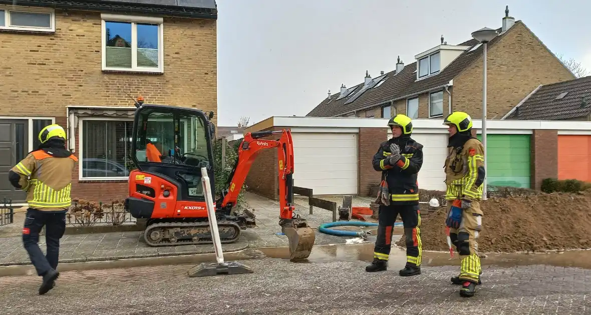 Gas en waterleidingbreuk zorgen voor gevaarlijke situatie - Foto 6