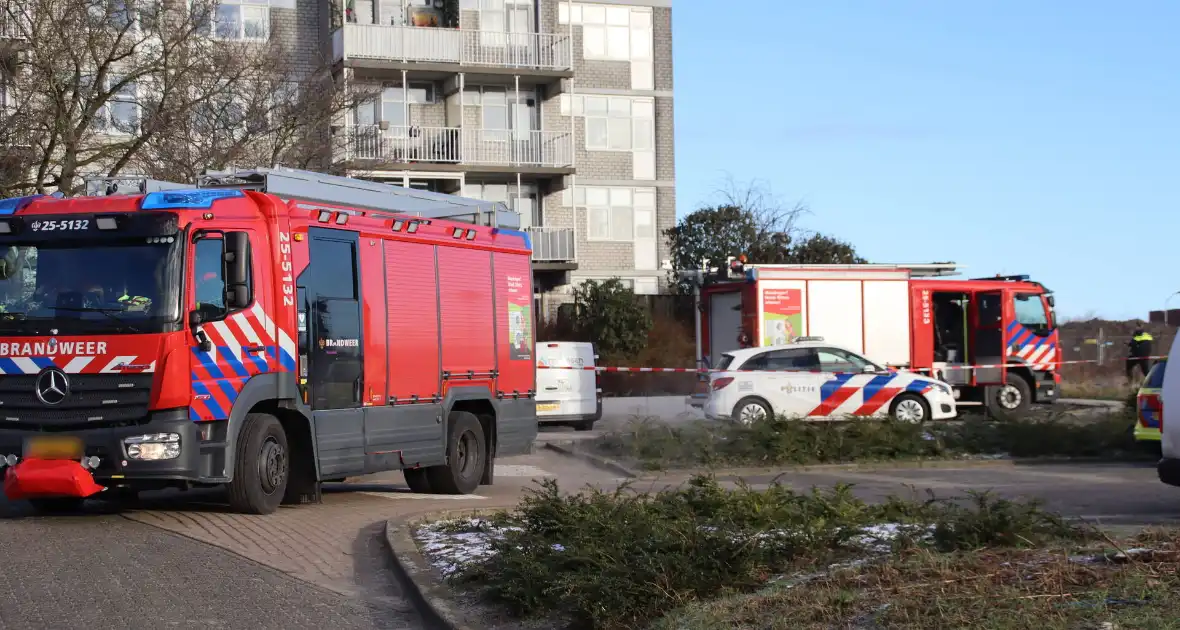 Persoon zwaargewond na val uit raam