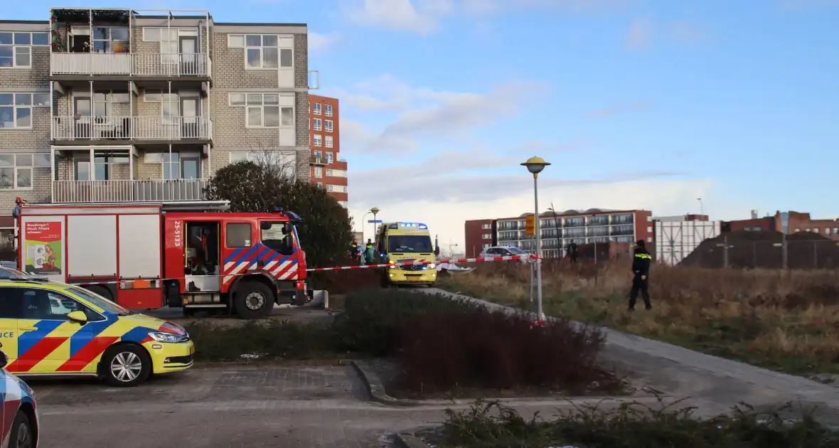 Persoon zwaargewond na val uit raam - Foto 3