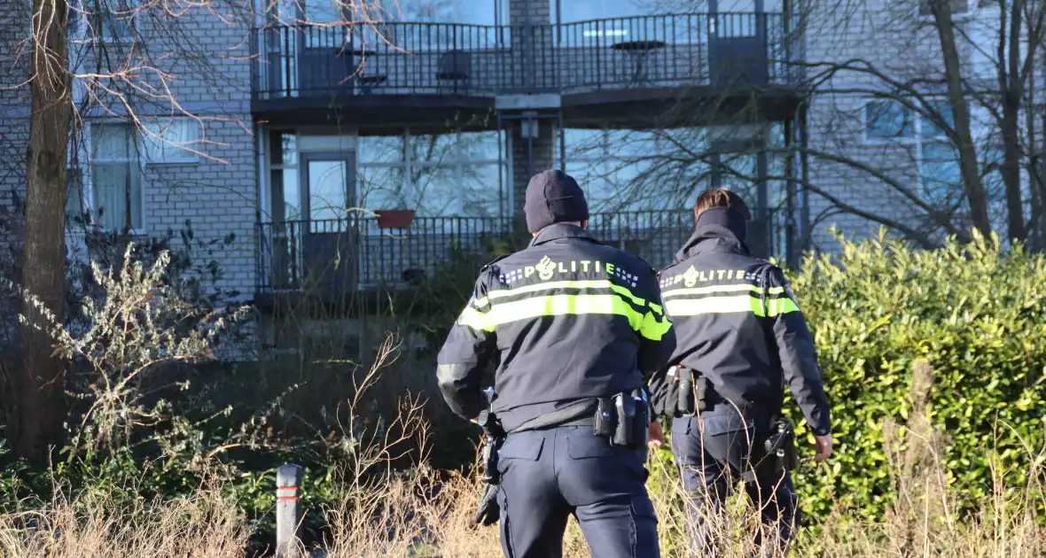 Persoon zwaargewond na val uit raam - Foto 8