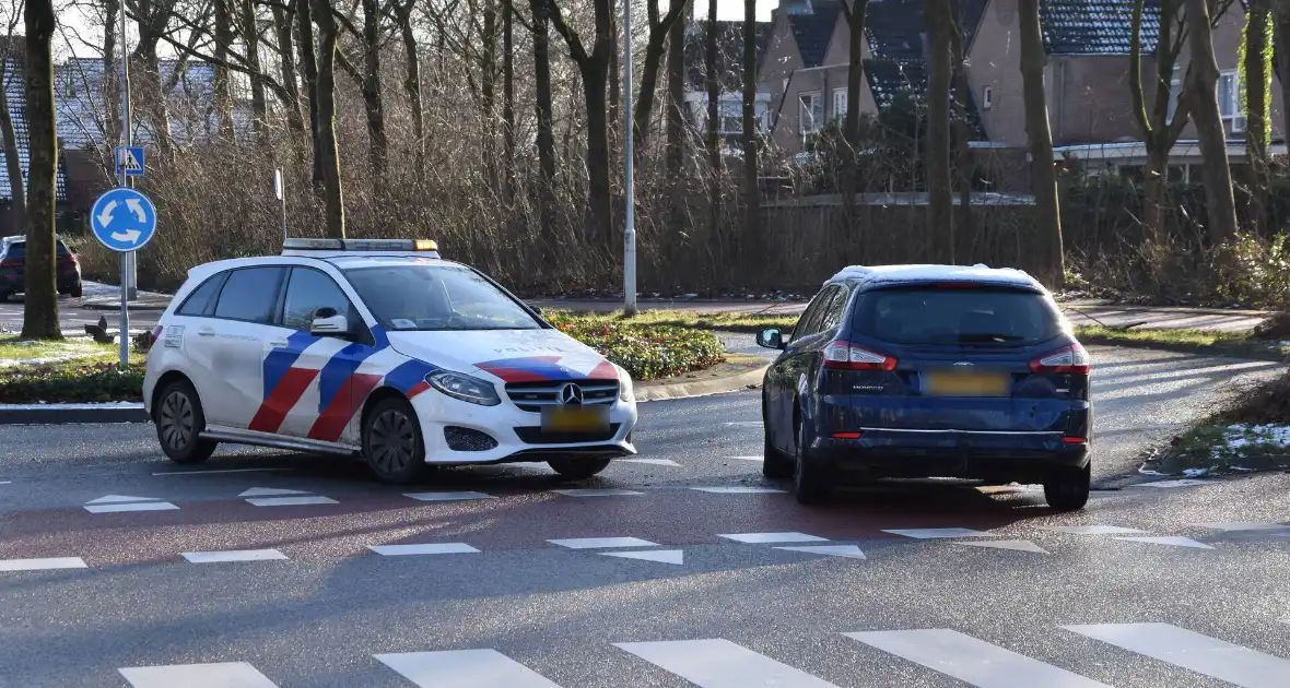 Fietser geschept op rotonde door automobilist - Foto 2