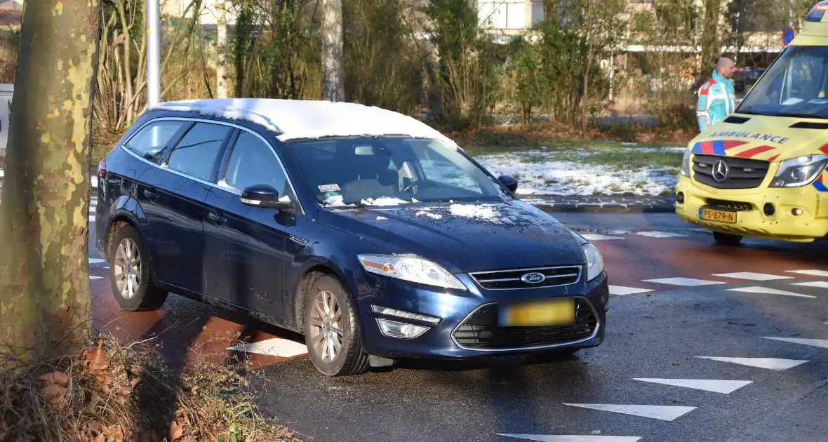 Fietser geschept op rotonde door automobilist - Foto 3