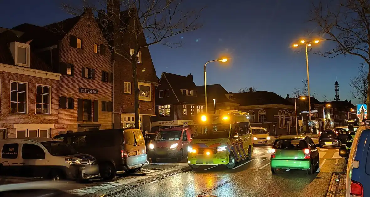 Aanrijding tussen Auto en Voetganger op Rotonde - Foto 4