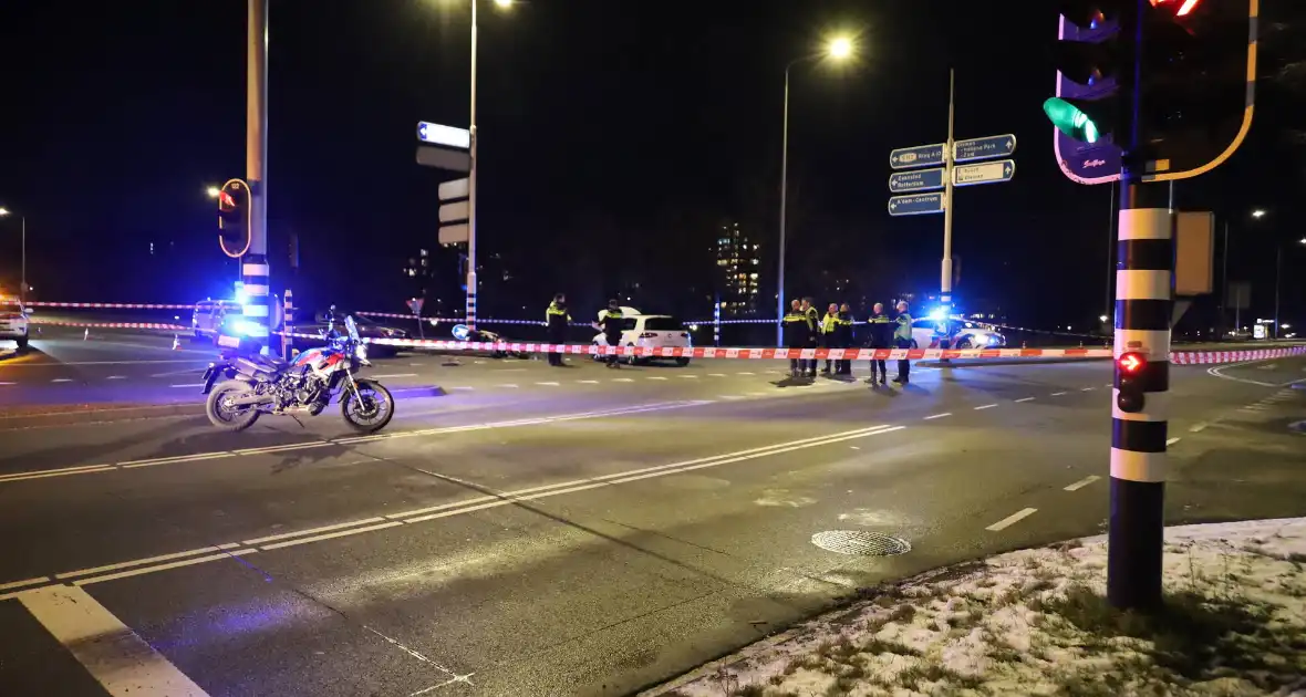 Motoragent gewond bij botsing met auto - Foto 6