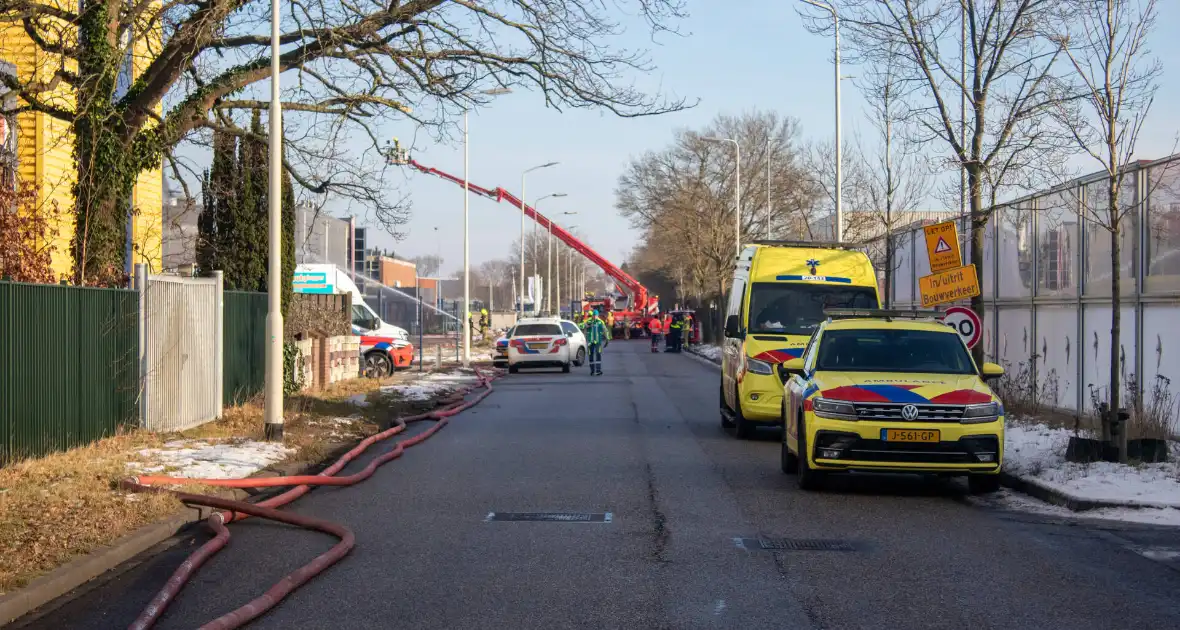 NL-alert voor grote brand in bedrijfspand - Foto 1