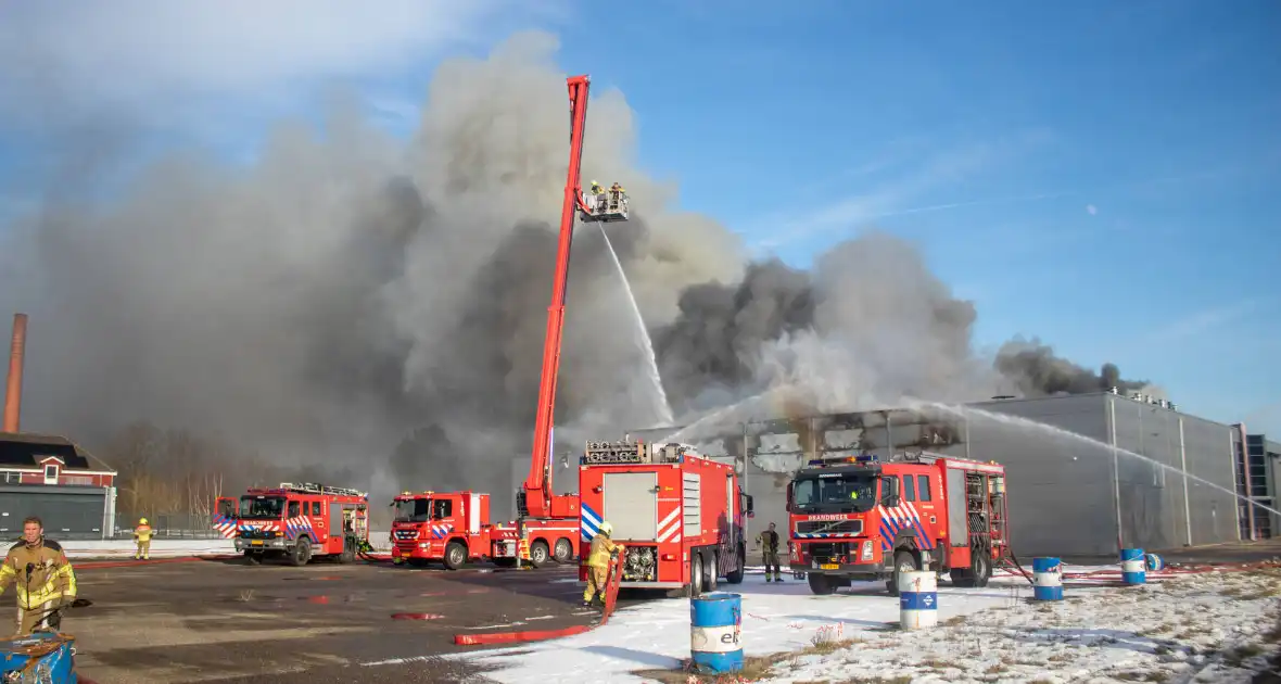 NL-alert voor grote brand in bedrijfspand - Foto 2