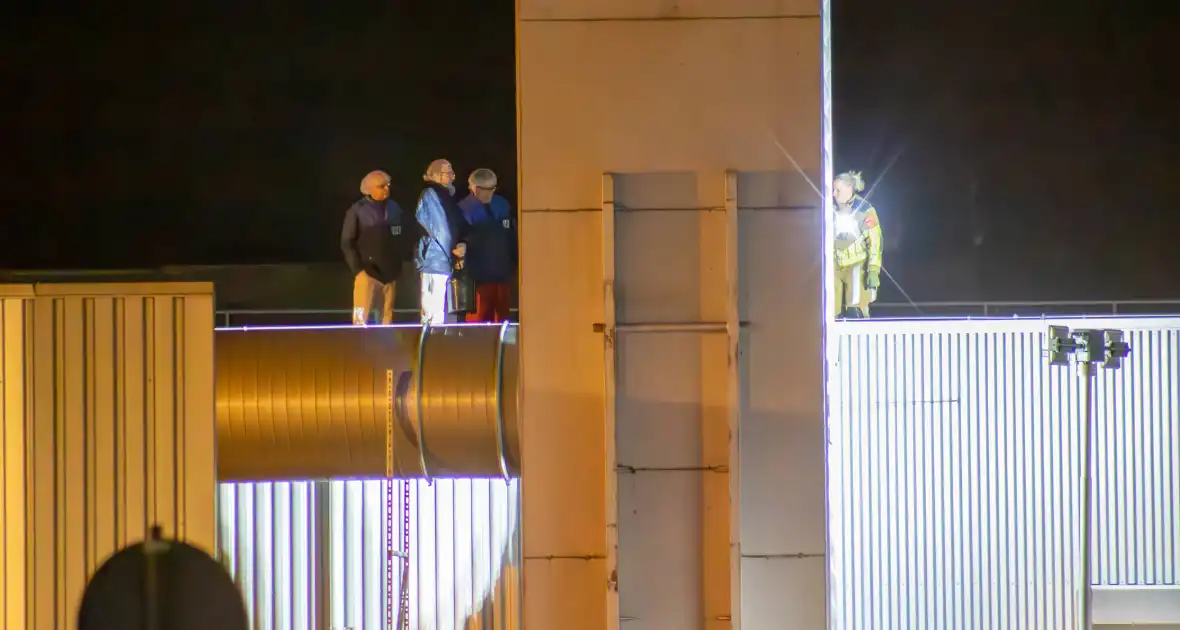 Brandweer ingezet voor stormschade bij bedrijfspand - Foto 5