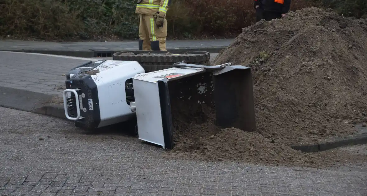 Brandweer ingezet voor rokende mini rupsdumper