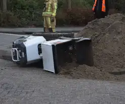 Brandweer ingezet voor rokende mini rupsdumper