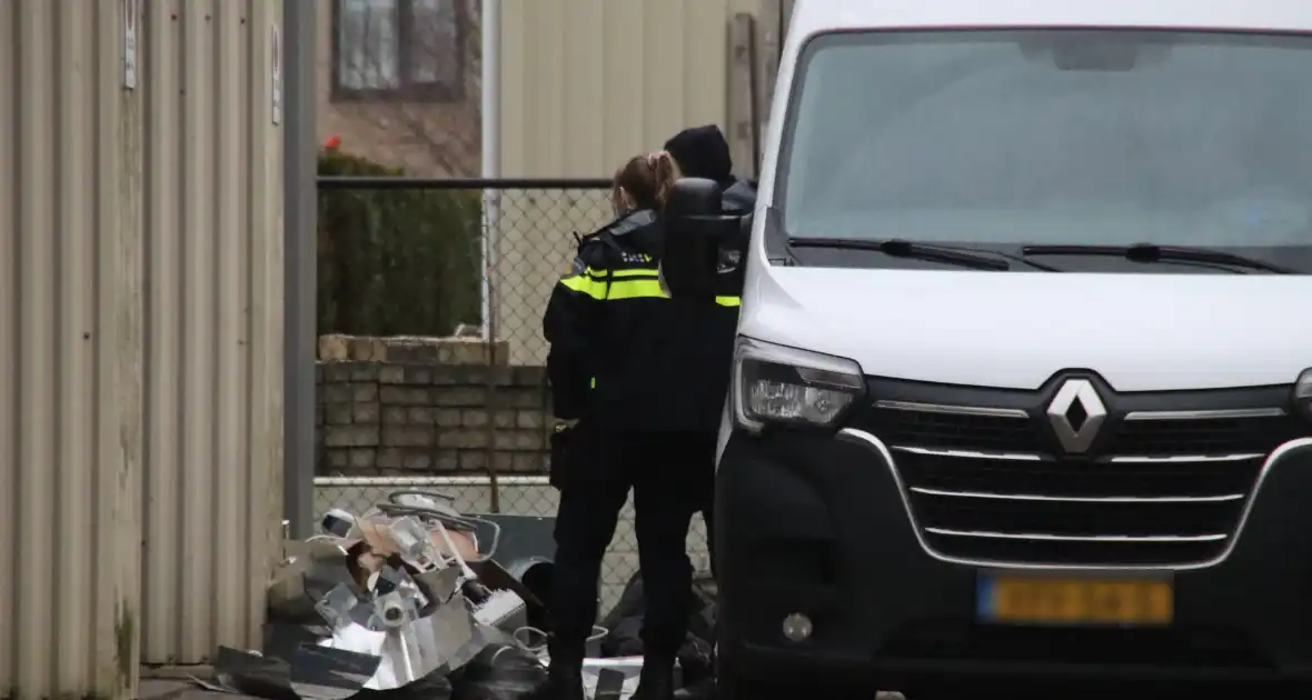 Politie neemt benodigdheden voor een wietplantage in beslag - Foto 1