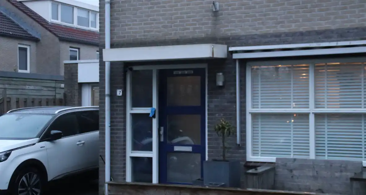 Politie doorzoekt woning persoon aangehouden - Foto 2