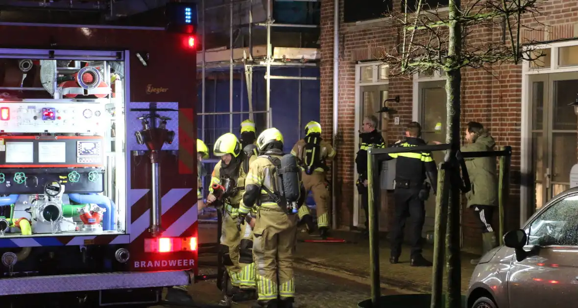 Gasheaters op bouwplaats vatten vlam door harde wind