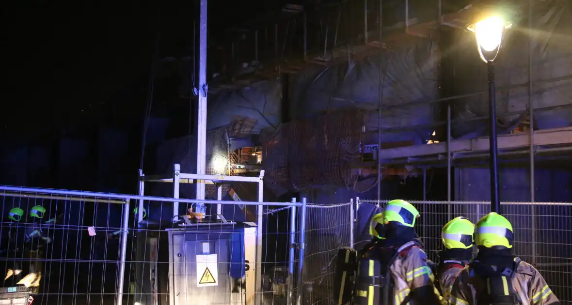 Gasheaters op bouwplaats vatten vlam door harde wind - Foto 1