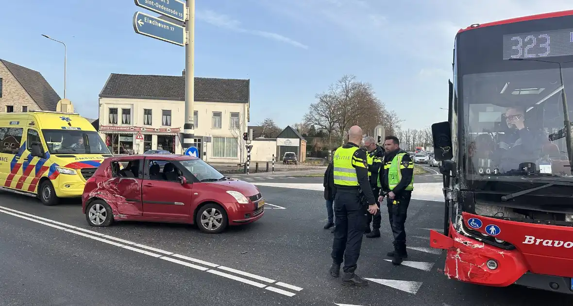 Gewonde bij ongeval tussen auto en lijnbus