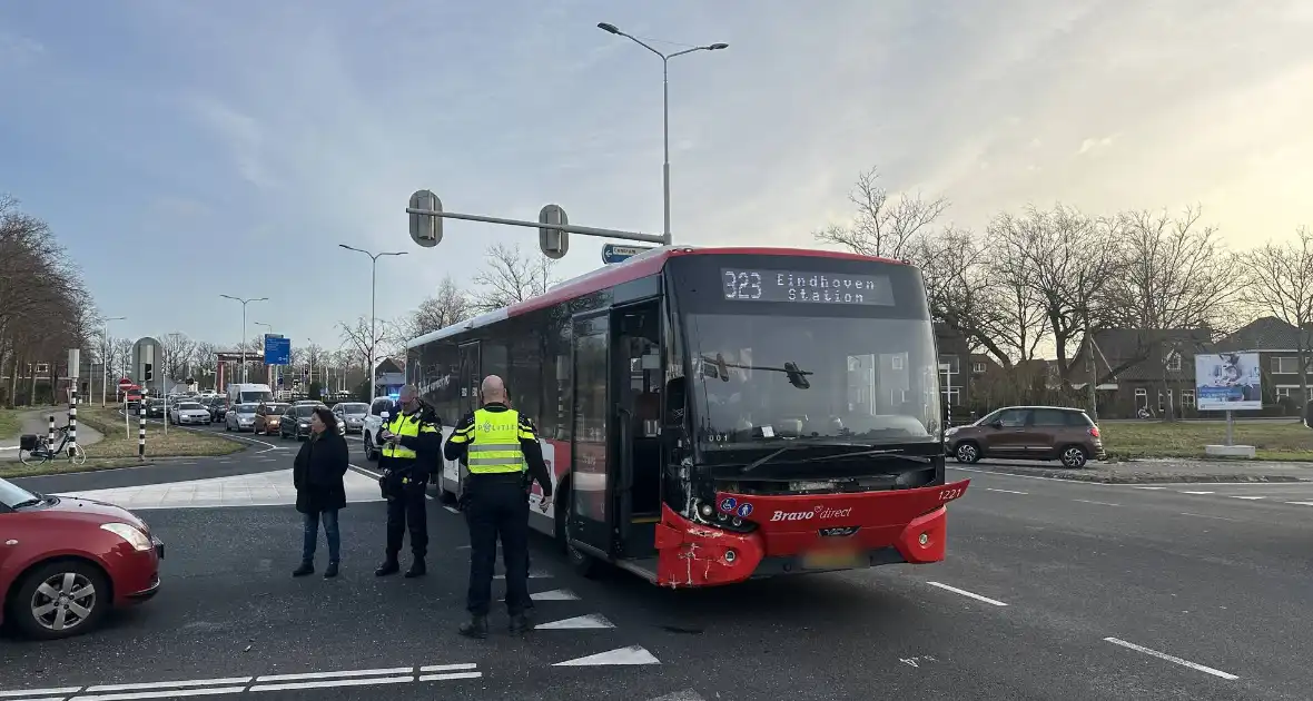 Gewonde bij ongeval tussen auto en lijnbus - Foto 3