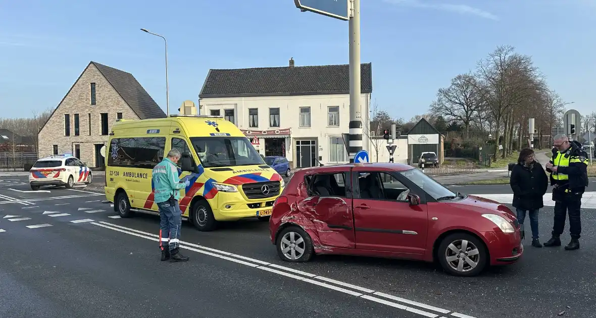 Gewonde bij ongeval tussen auto en lijnbus - Foto 5