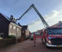 Hoogwerker brandweer ingezet bij stormschade