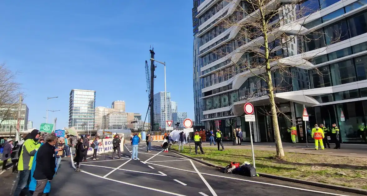 Pand One-Dyas beklad tijdens demonstratie - Foto 12