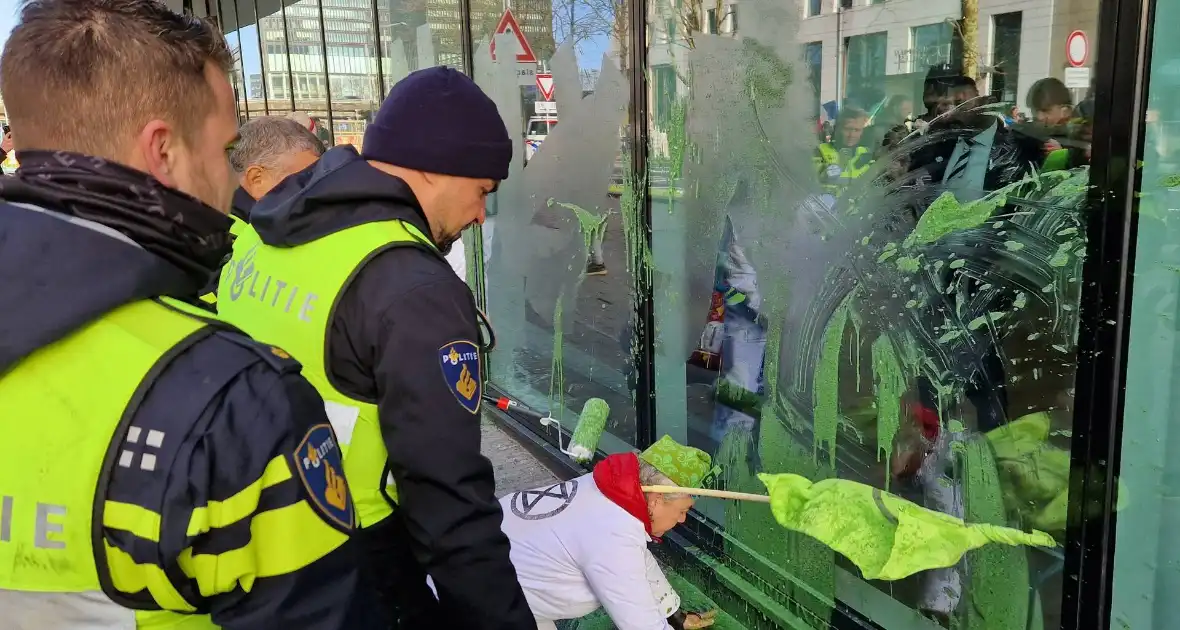 Pand One-Dyas beklad tijdens demonstratie - Foto 6