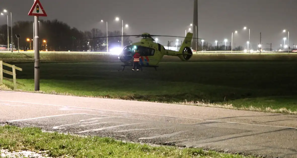 Traumahelikopter landt voor medische noodsituatie in huis - Foto 7