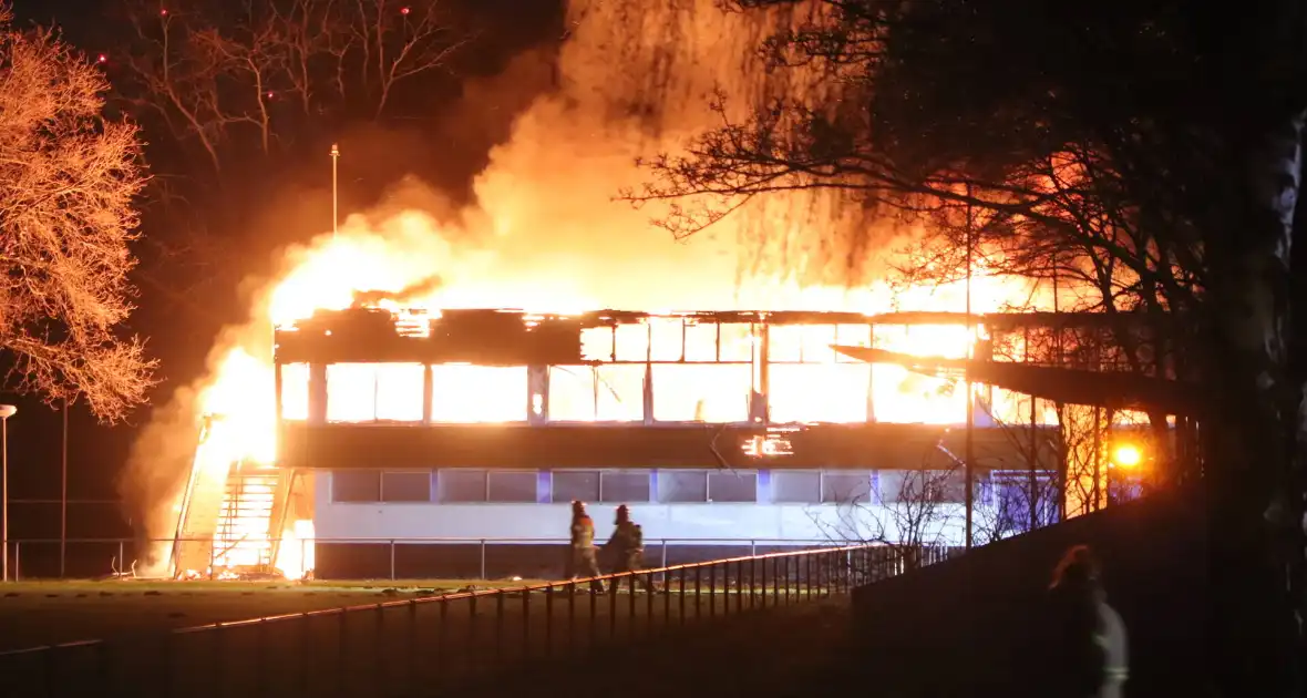 Brand in oude clubhuis van DWS