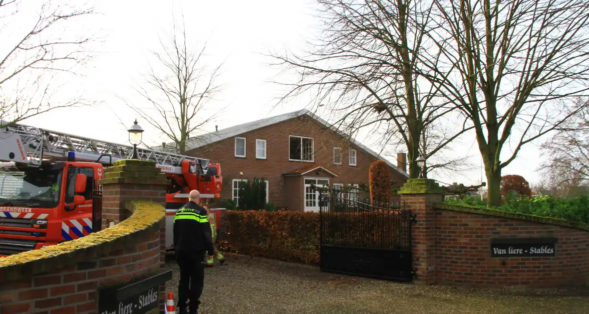 Onderzoek naar aantreffen gewonde bij manege - Foto 6