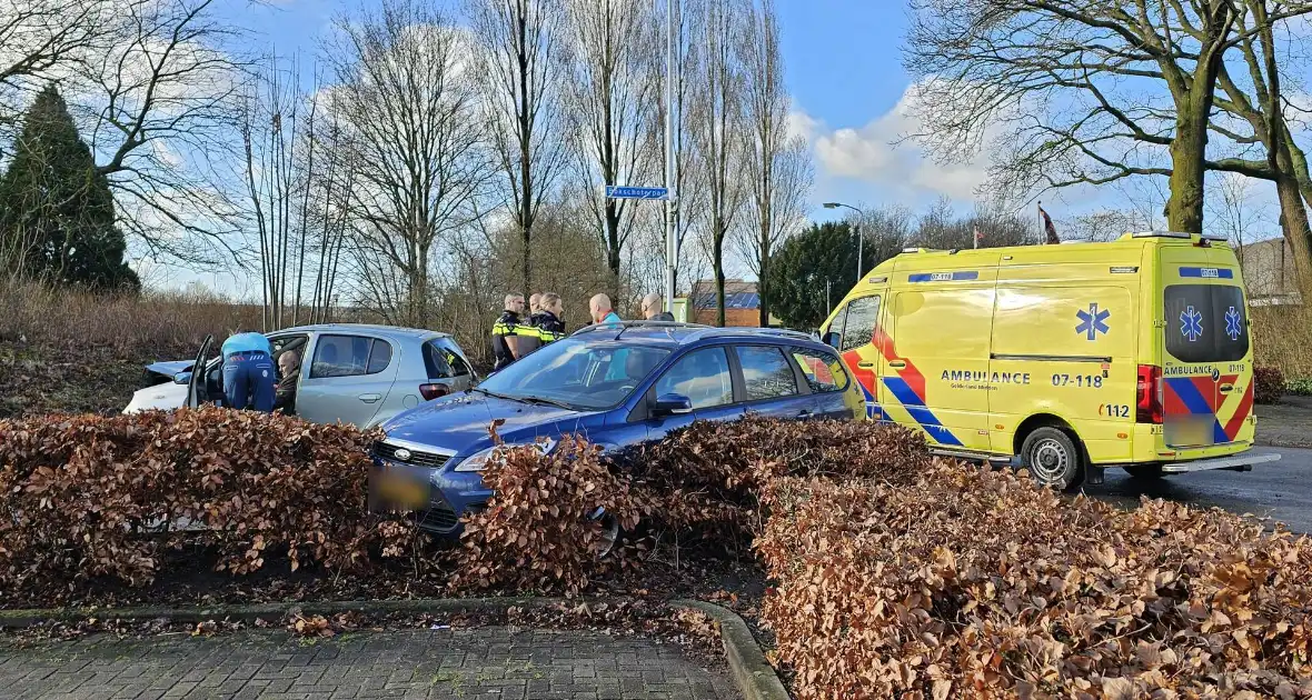 Flinke schade bij ongeval met twee personenauto's