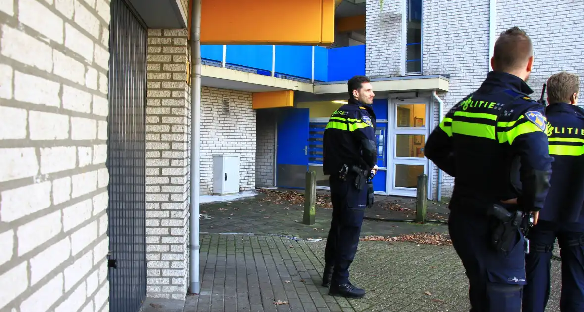 Rookontwikkeling bij brand in berging onder flat - Foto 4