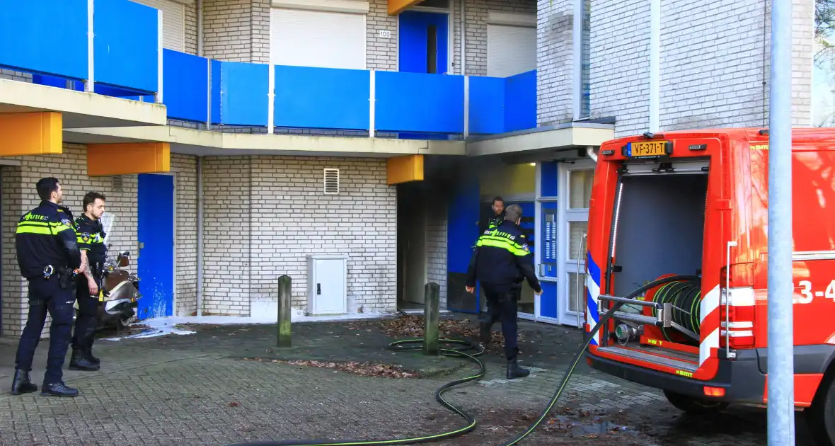 Rookontwikkeling bij brand in berging onder flat - Foto 8