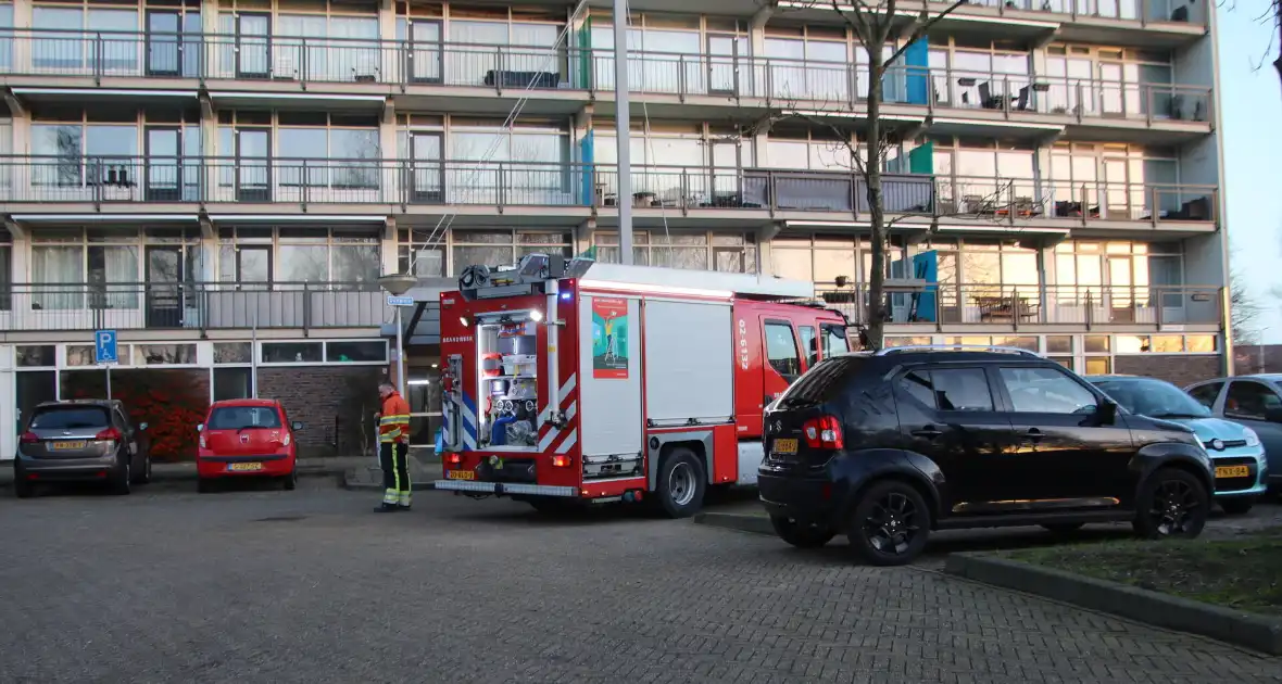 Bewoner behandeld na brand in flat - Foto 1