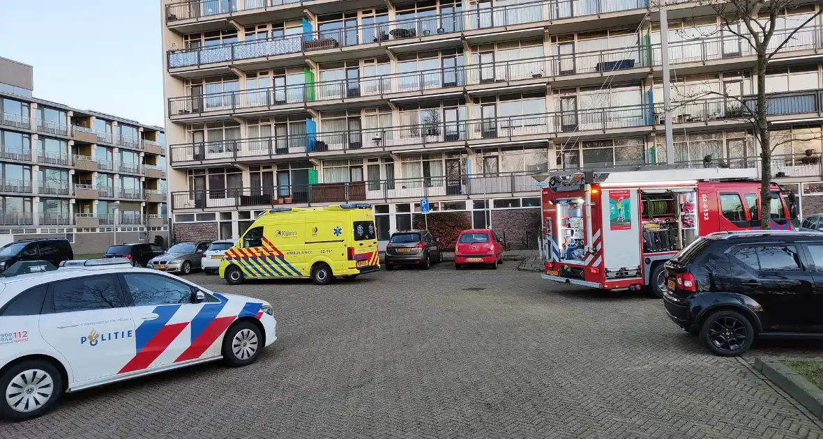 Bewoner behandeld na brand in flat - Foto 6