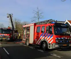 Schade door felle brand tegen schuur van woning