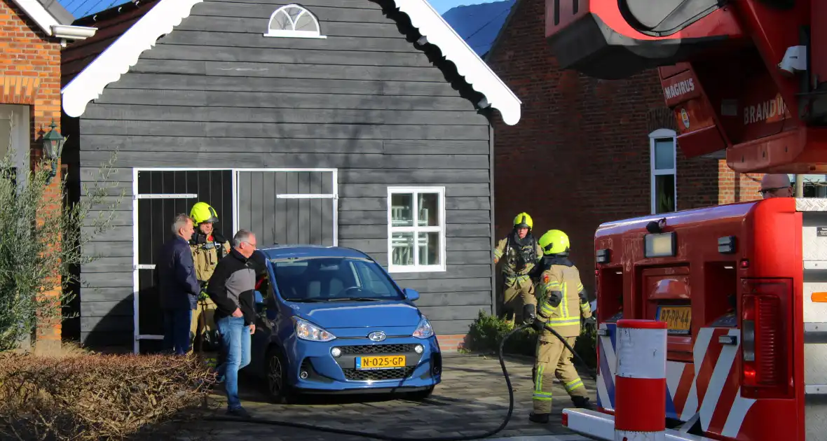 Schade door felle brand tegen schuur van woning - Foto 3