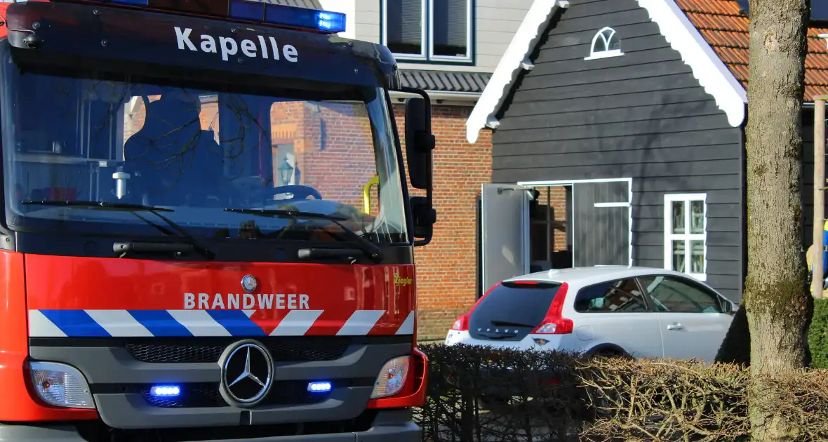 Schade door felle brand tegen schuur van woning - Foto 6