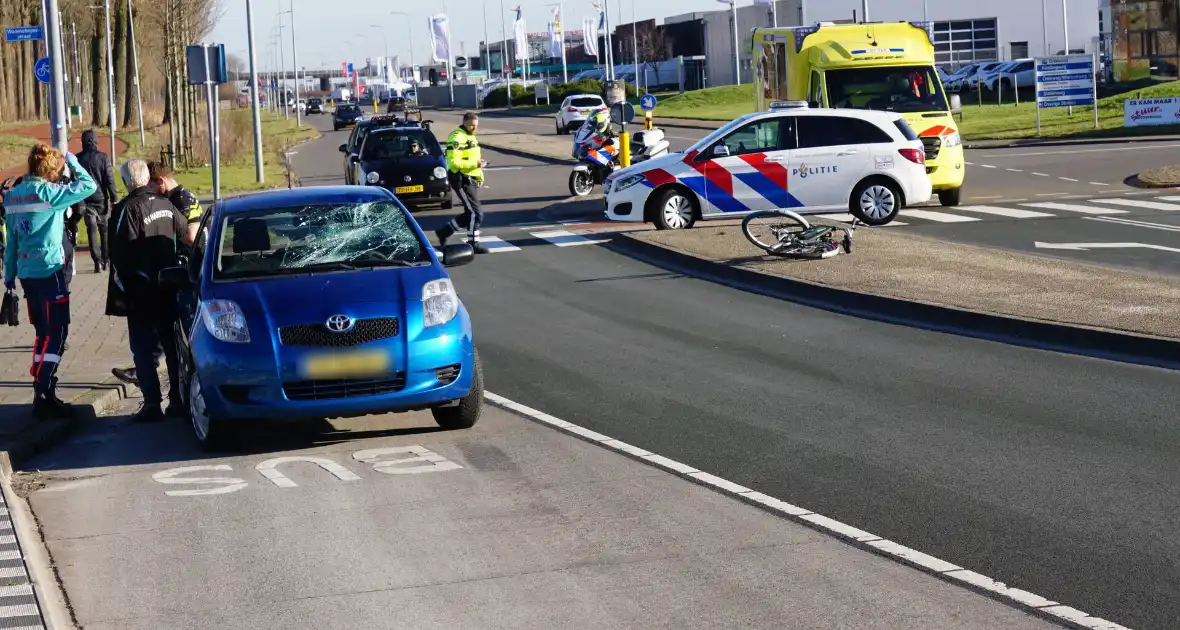 Fietser en automobilist hard in botsing