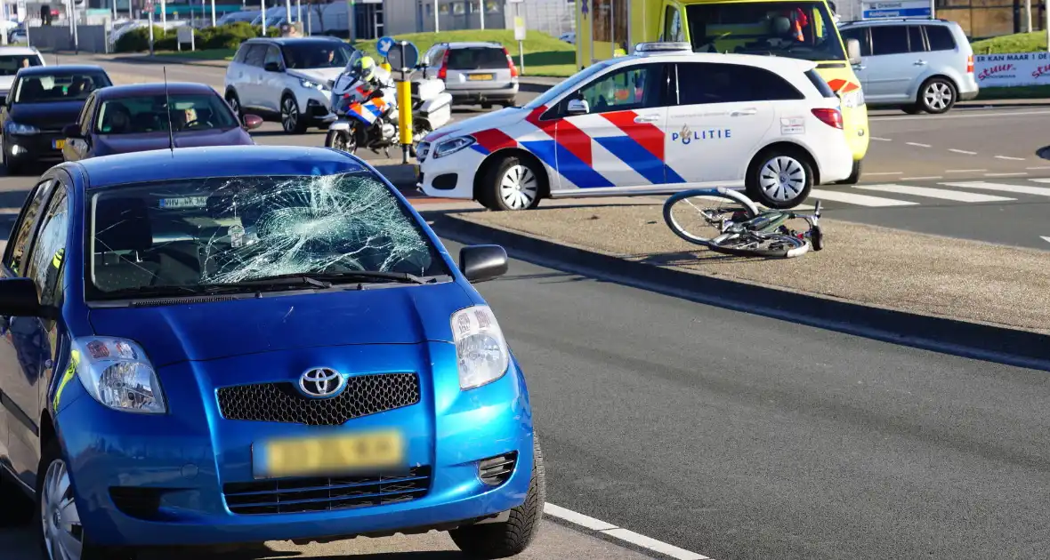 Fietser en automobilist hard in botsing - Foto 7