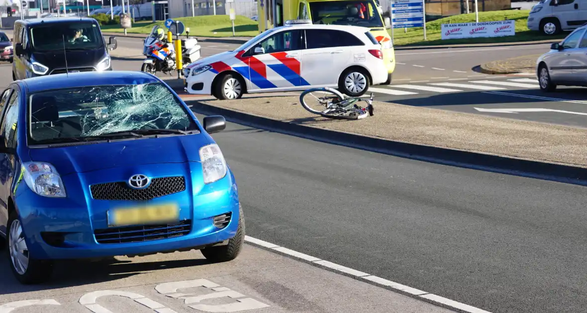 Fietser en automobilist hard in botsing - Foto 8