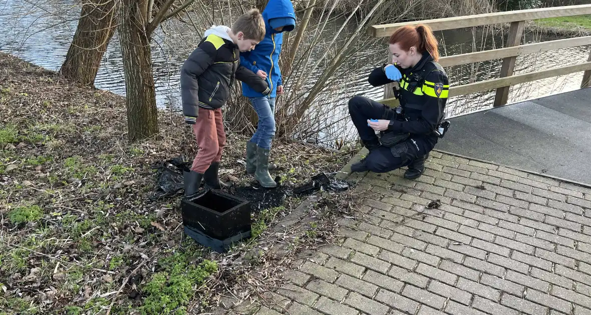 Kinderen vinden twee kluizen in sloot - Foto 3