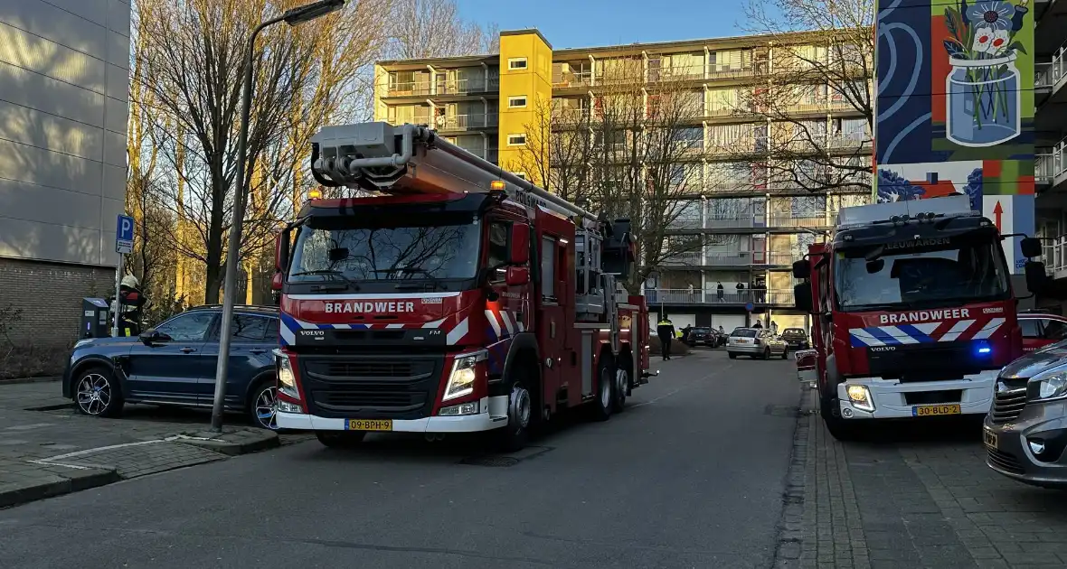 Brandweer blus brand op derde etage van flat - Foto 2