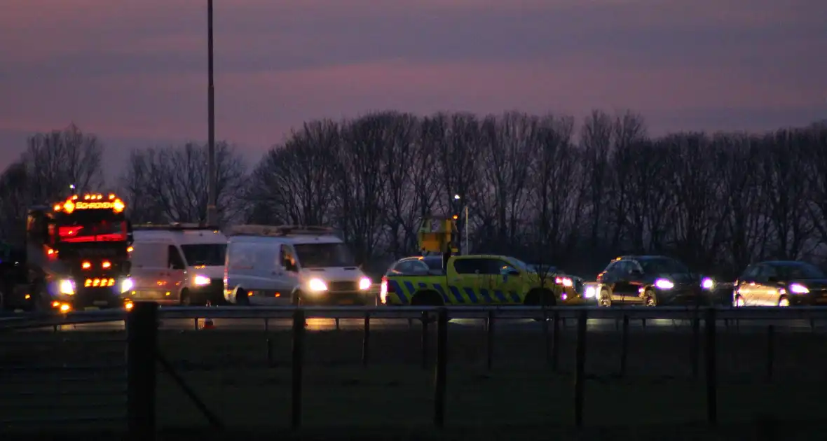 Flinke vertraging door ongeval op snelweg - Foto 3