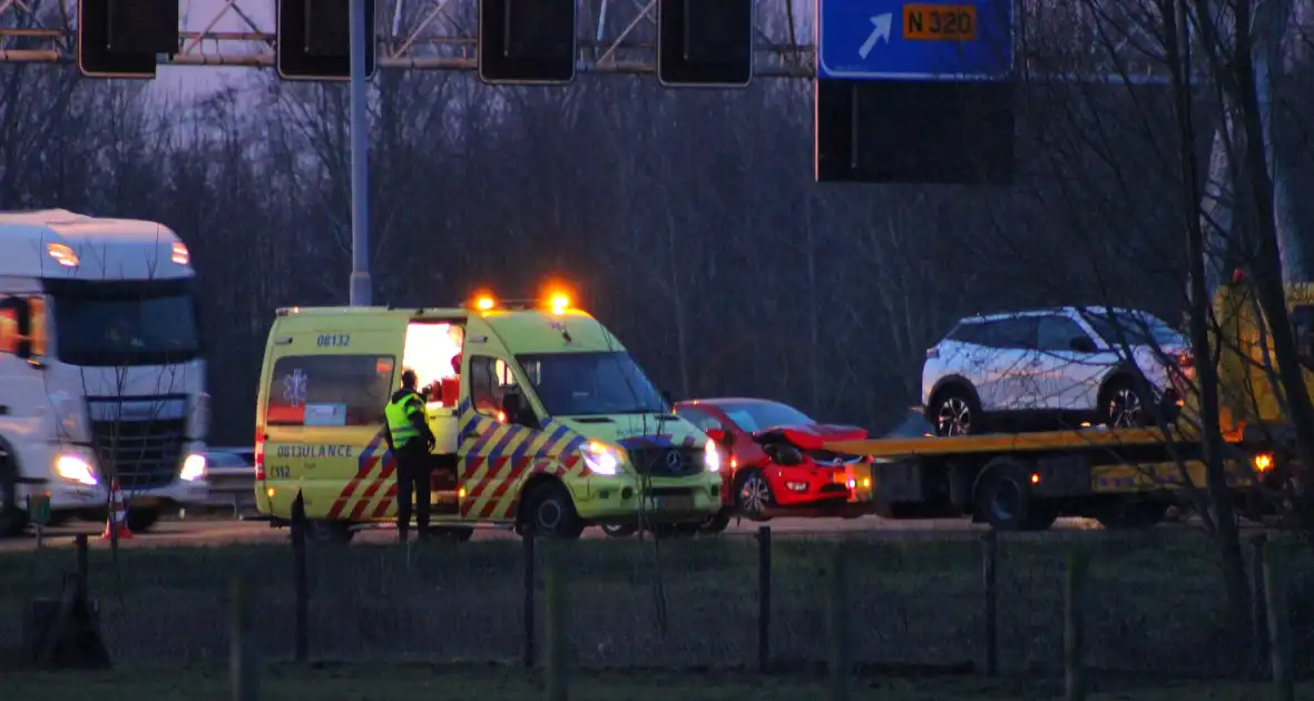 Flinke vertraging door ongeval op snelweg - Foto 8