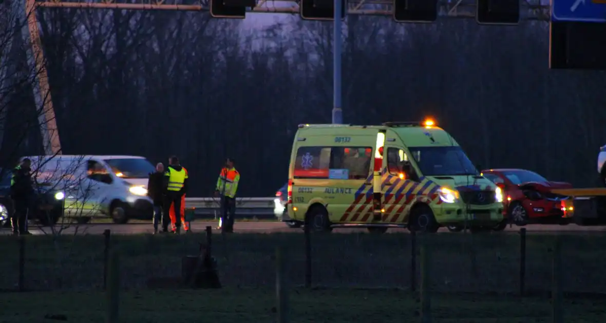 Flinke vertraging door ongeval op snelweg - Foto 9