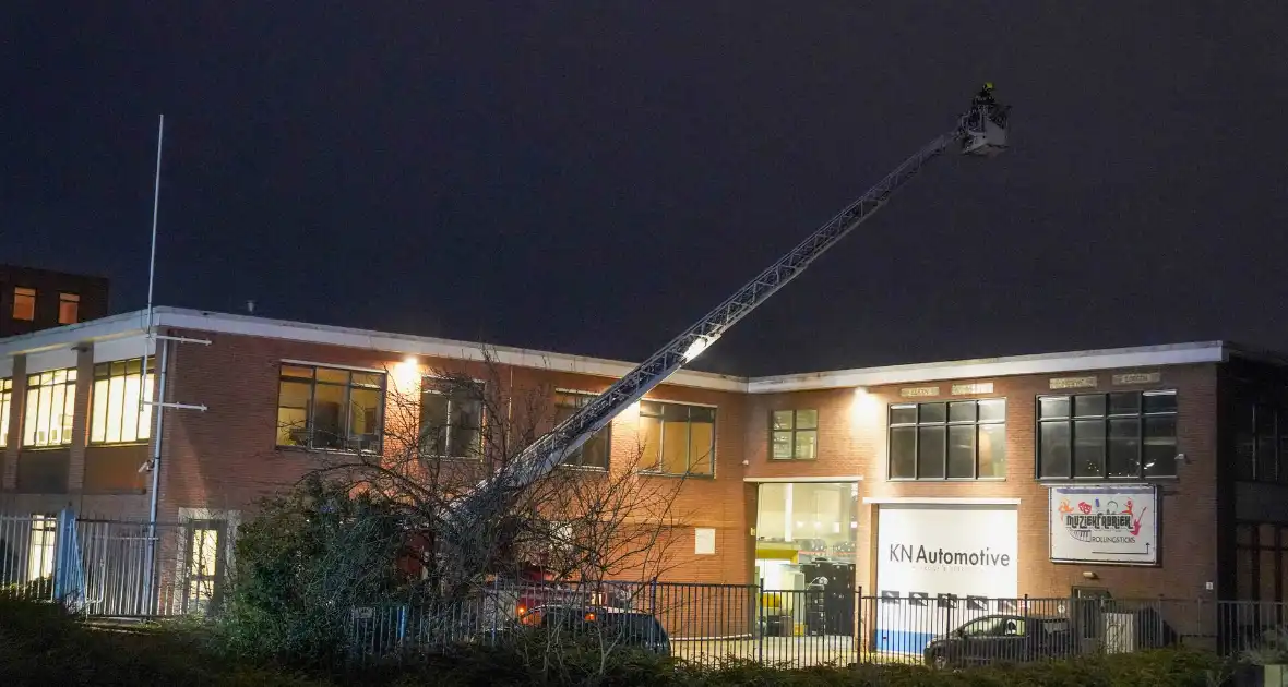 Brand in garagebedrijf snel onder controlle - Foto 2