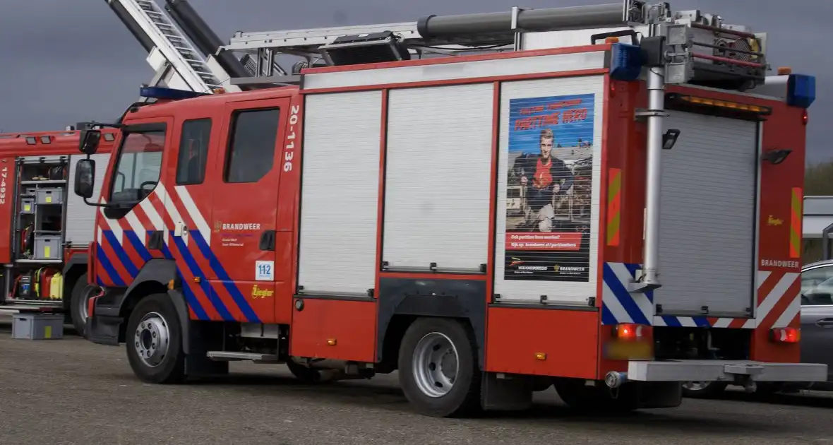 Kleding langs waterkant zorgt voor zoektocht in water - Foto 4