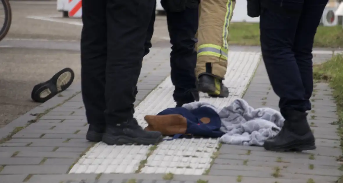 Kleding langs waterkant zorgt voor zoektocht in water - Foto 6