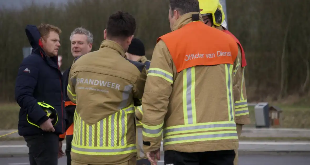 Kleding langs waterkant zorgt voor zoektocht in water - Foto 9