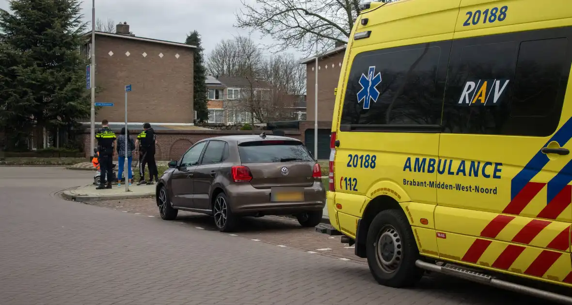 Botsing tussen scootmobiel en auto - Foto 1