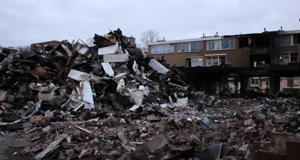 Zoekactie naar drie vermiste na explosie vandaag hervat - Foto 10