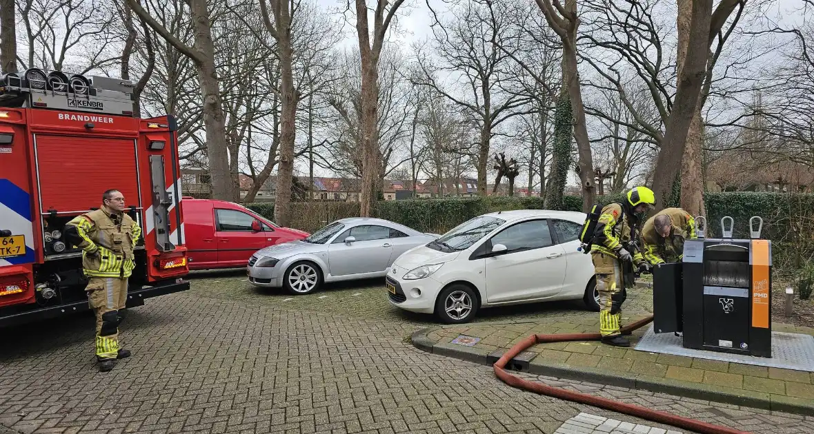 Brandweer blust ondergrondse plastic container