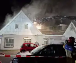 Drie personen uit brandende woning gered